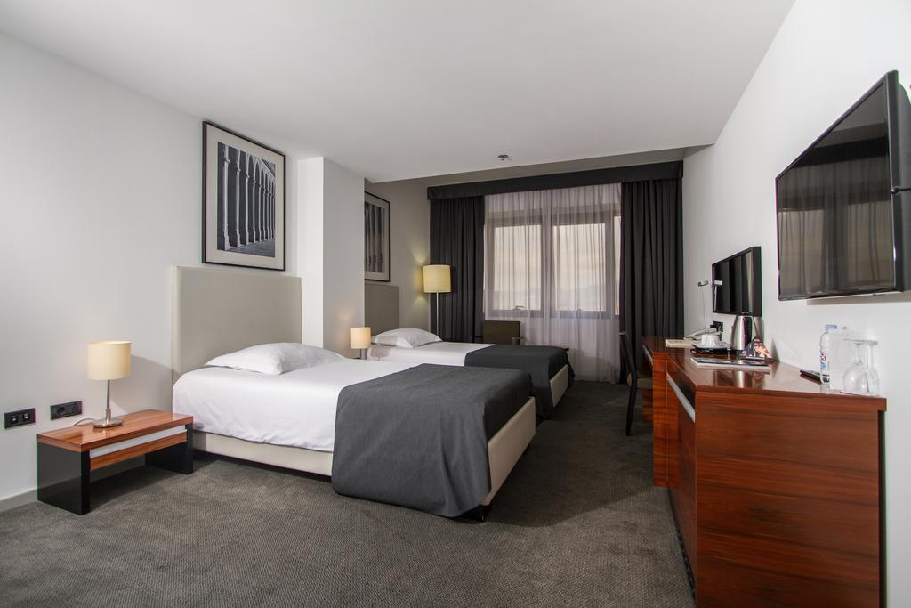 Standard Double or Twin Room,697789368:JPEG