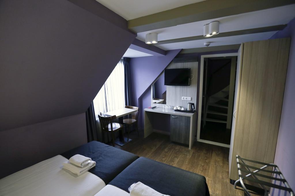 Neljän hengen huone