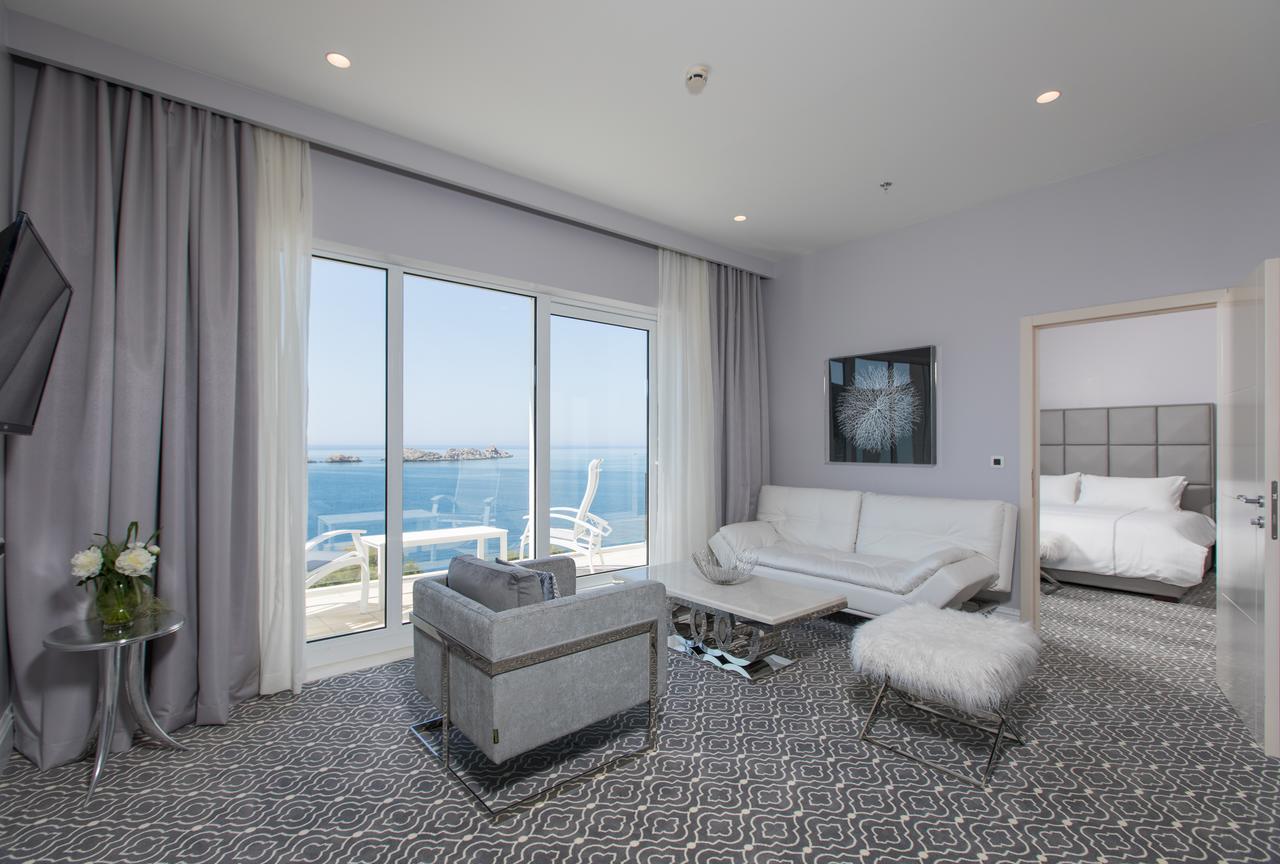 Superior King Suite with Sea View and Balcony