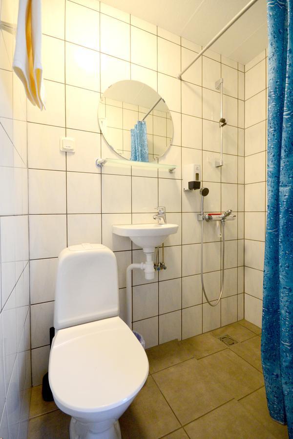 Kolmen hengen huone - Suihku