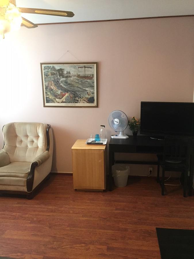 Twin Room with Shared Bathroom,653728260:JPEG