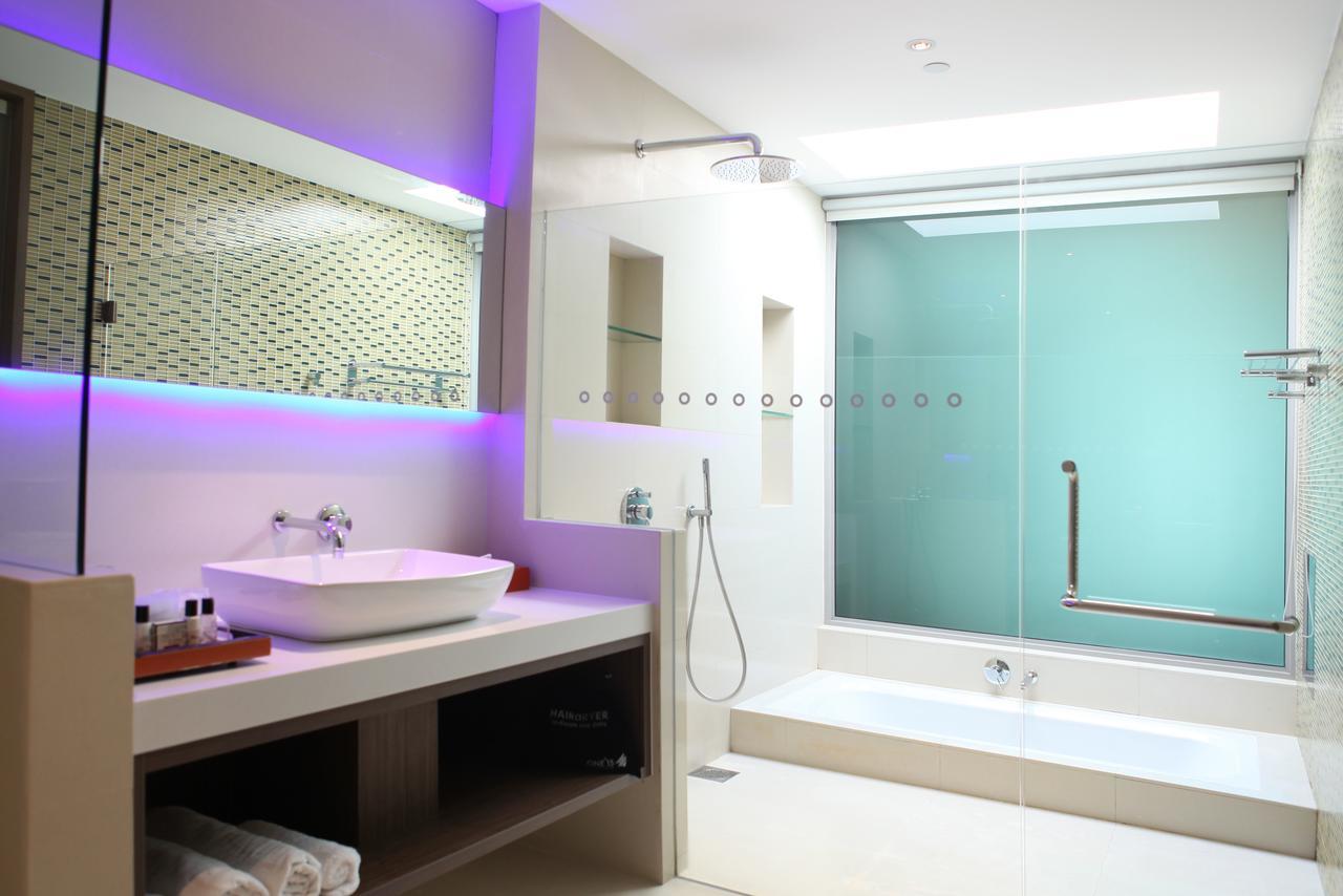 Double or Twin Room with Hill View,928289623:JPEG