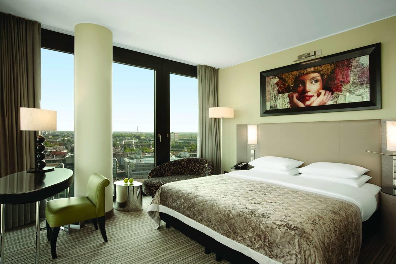 Deluxe King Room with Harbour View - Club Access