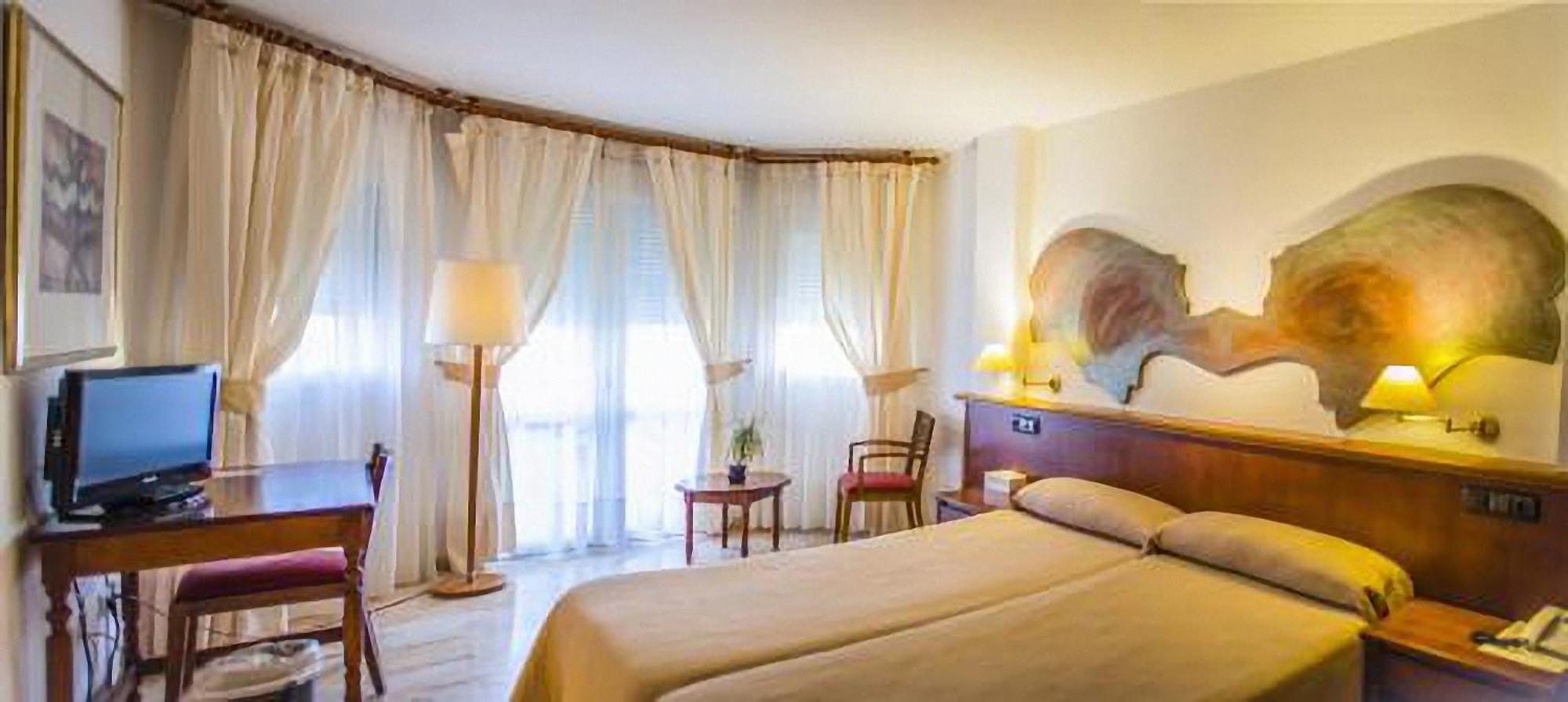 Double or Twin Room,704430580:JPEG