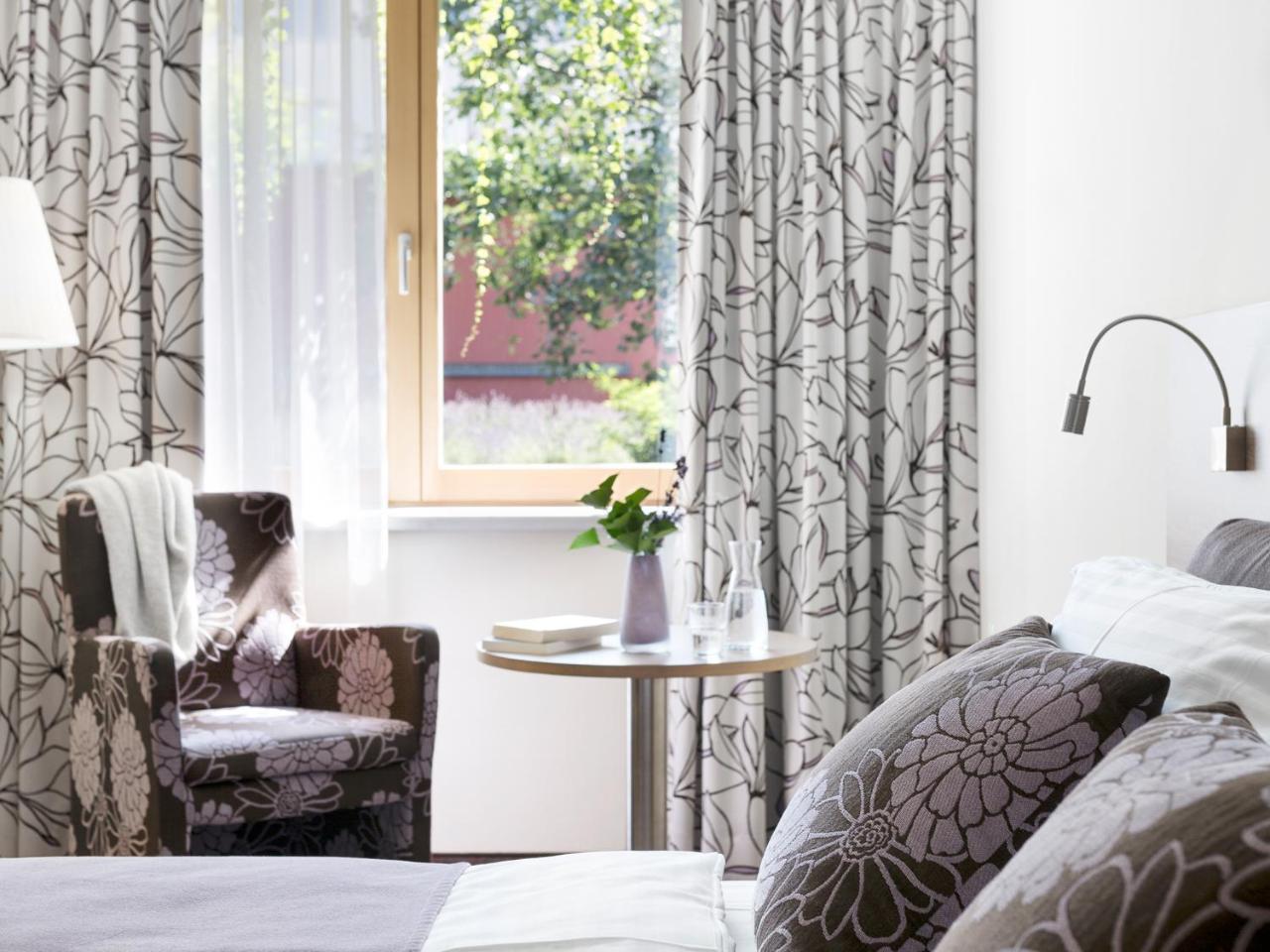Comfort - Kolmen hengen huone - Puutarhanäköala