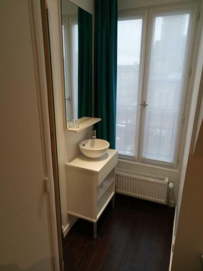 Yhden hengen huone - Oma kylpyhuone
