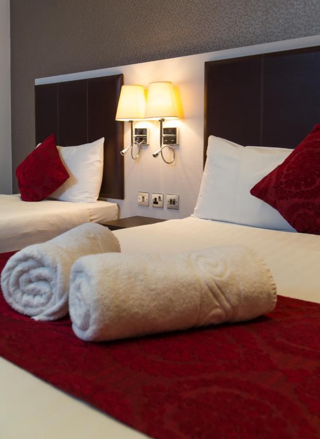 Standard Room with One Double Bed and One Single Bed - Non-Smoking