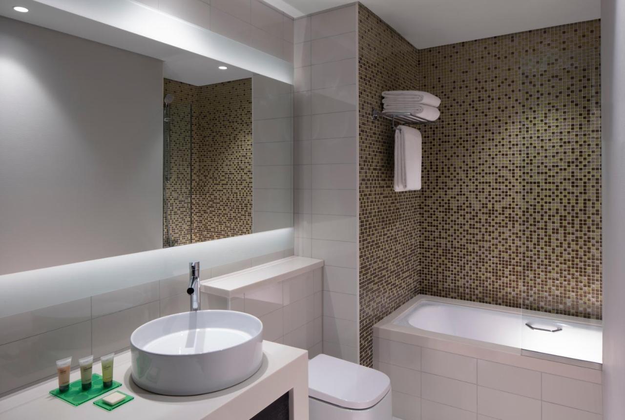 Twin Room with Sofa Bed and Pool View with Free Breakfast & (15% discount on F&B)