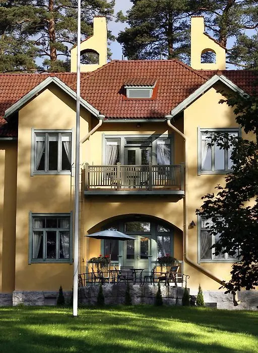 Villa Urhola, Kruunupuisto-1