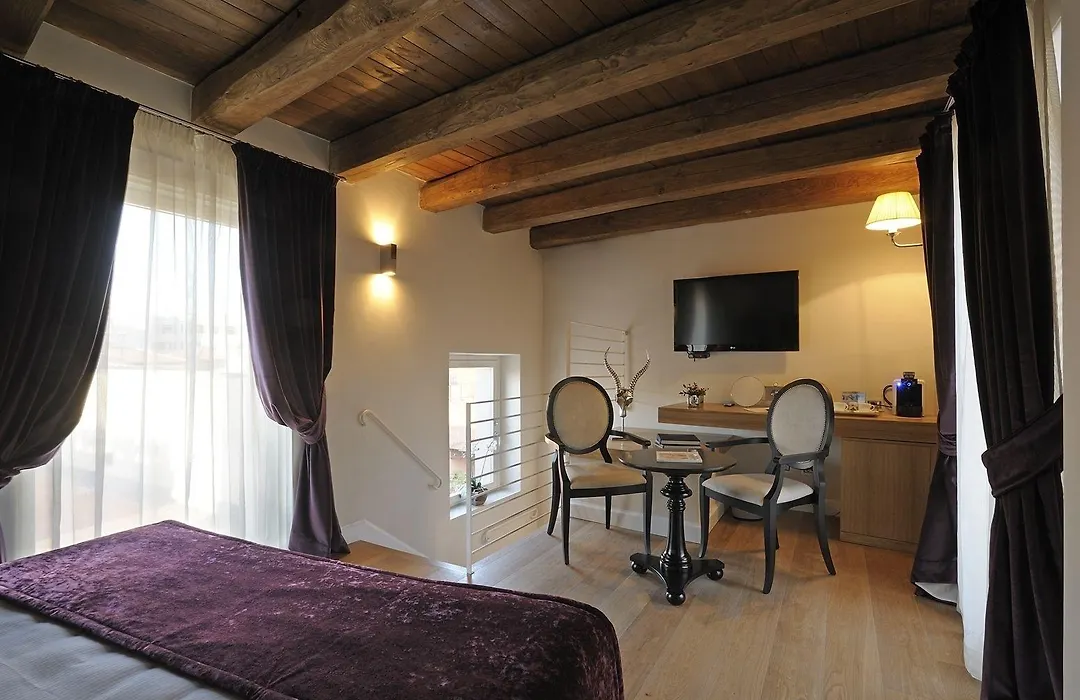 Trevi Palace Luxury Inn-1