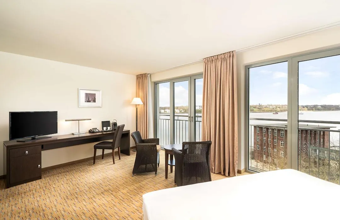 Elaya Hotel Hamburg Finkenwerder-1
