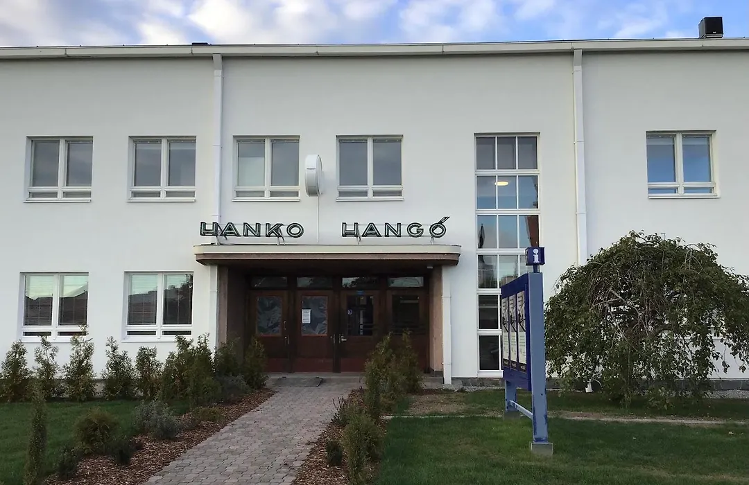 Hangon Asema 2 - lemmikit sallittu-1