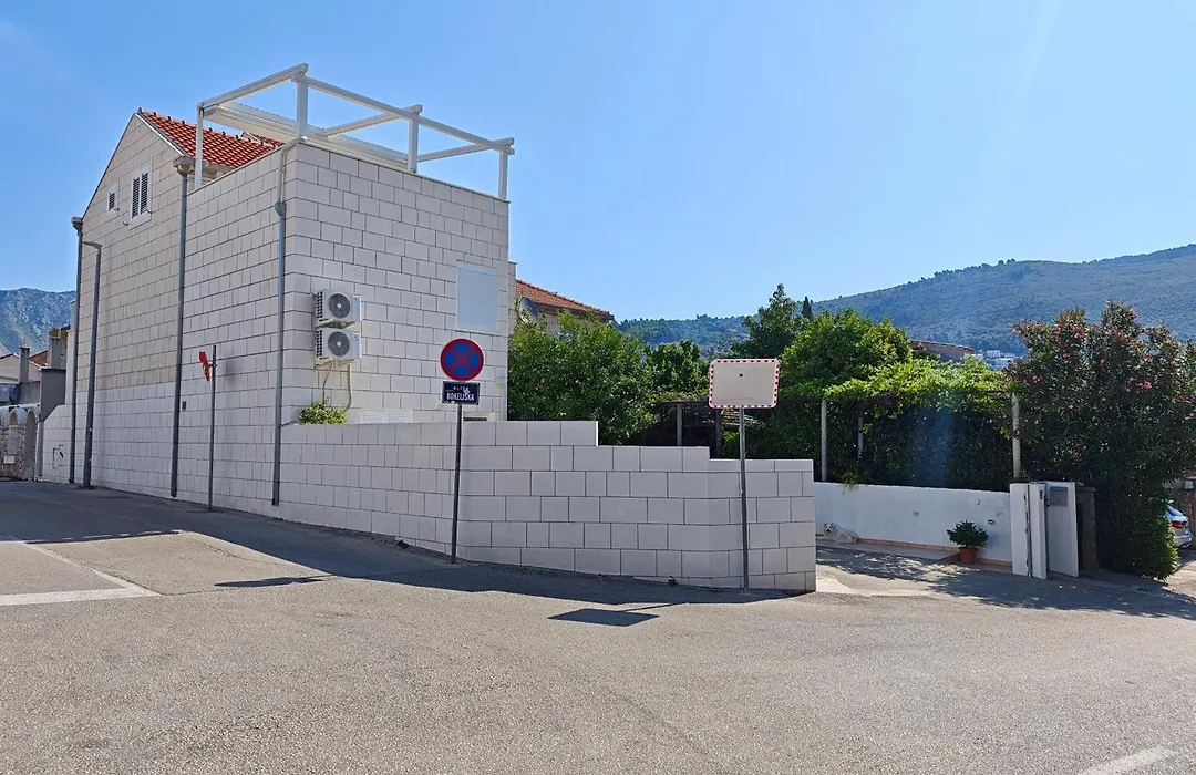 Ava Studio Apartment And Room-1