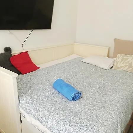 A Sofabed For Overnight Sleep Near Metro, Free Street Parking-2