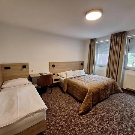 Hotel Avion-2
