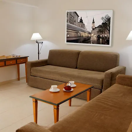 Hotel Apartamentos Pyr Fuengirola-2