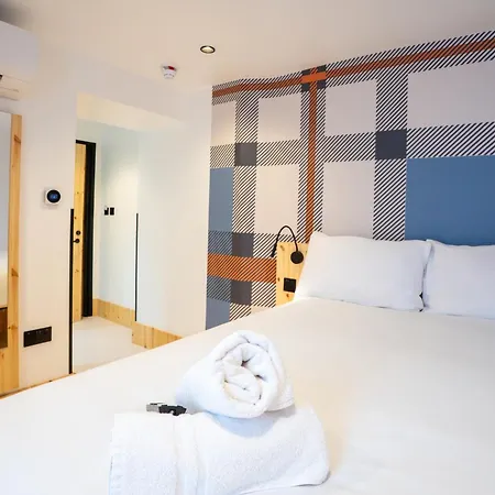 Easyhotel Paddington-3