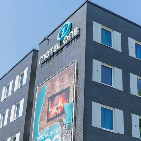 Motel One Hamburg-Airport-2