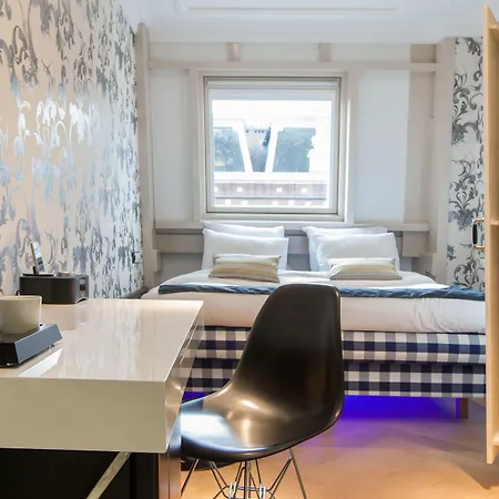 Amsterdam Canal Hotel-3