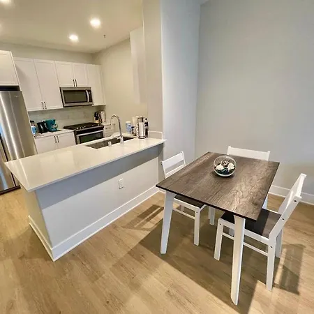 Miracle Mile Apartments-3