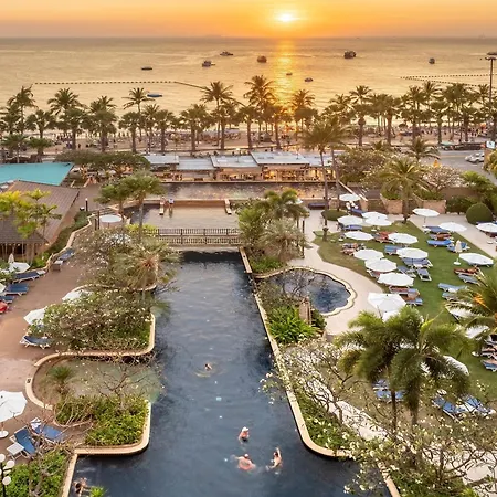 Jomtien Palm Beach Hotel & Resort - Family-Friendly-3