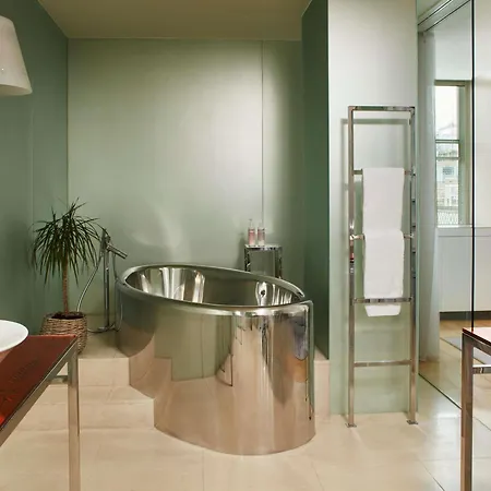 Sanderson London-3