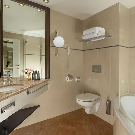 Grand Hotel Bohemia-3