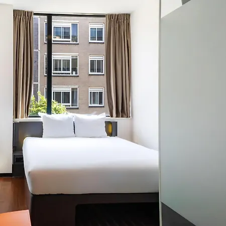Easyhotel Amsterdam City Centre South-2