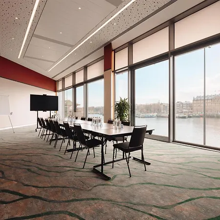 Doubletree By Hilton Amsterdam Centraal Station-2