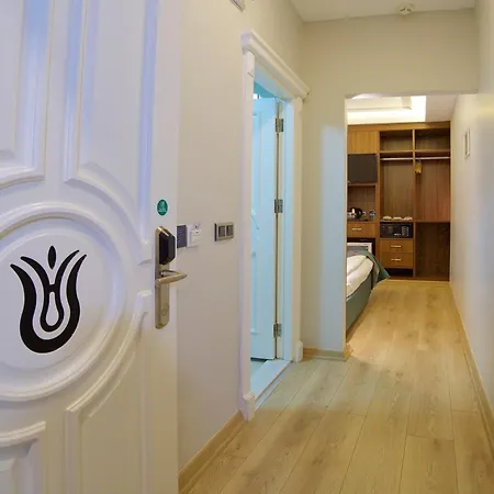 Weingart Black Tulip Hotel-3