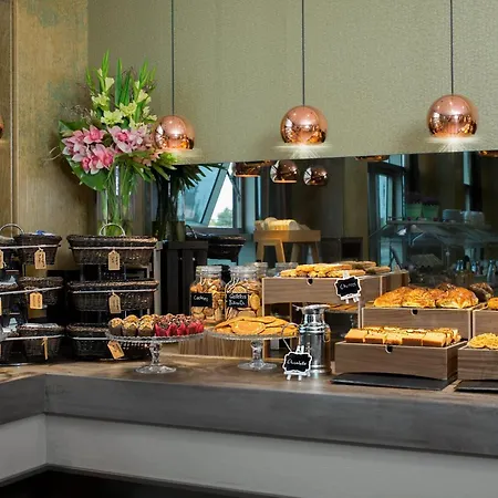 Hotel Crowne Plaza Madrid Airport-2