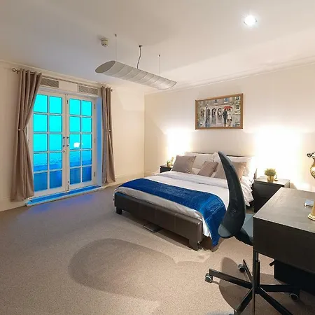 Mayfair Guesthouse-3