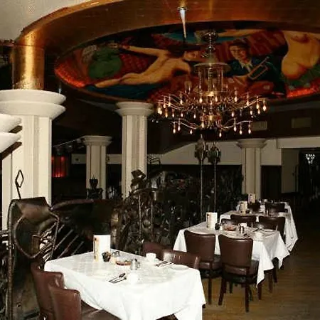 Paramount Hotel-2