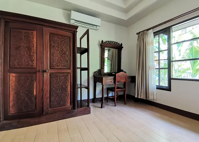 Hotelli TarjouksetHoliday Villa, Lanta