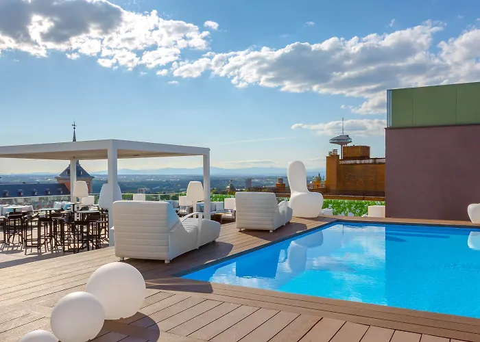 Hotelli TarjouksetExe Moncloa