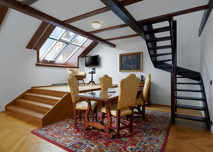 Charles Bridge Palace Praha