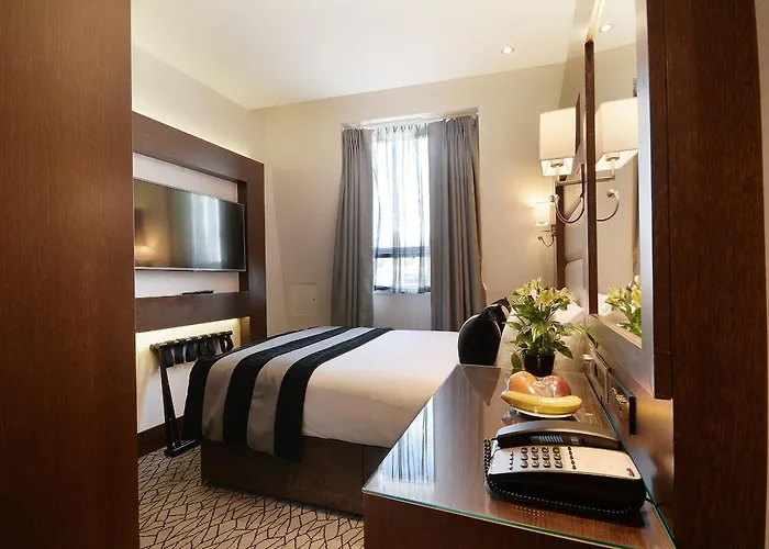 Park Grand Paddington Court