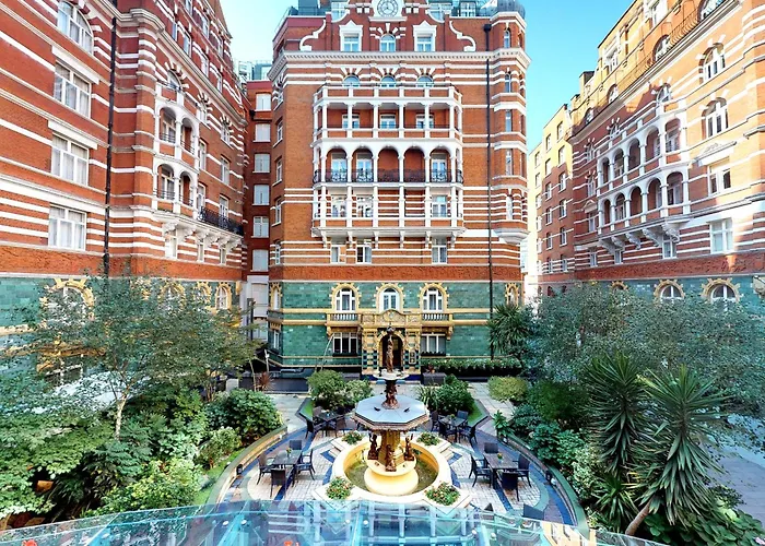St. James' Court, A Taj Hotel, Lontoo