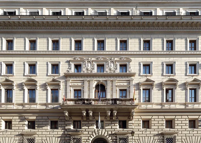 Hotelli TarjouksetExe International Palace