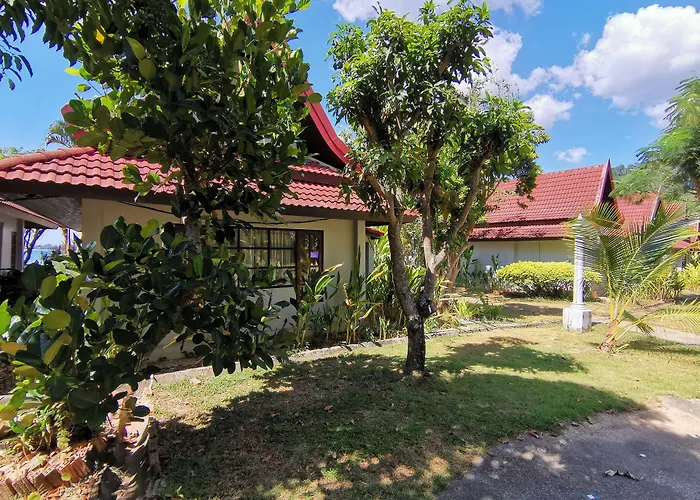 Hotelli TarjouksetHoliday Villa, Lanta