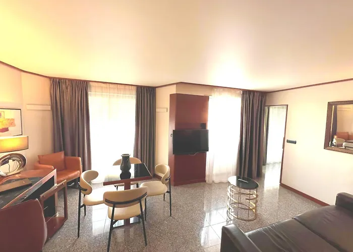 Hotelli TarjouksetGoldstar Apartments & Suites