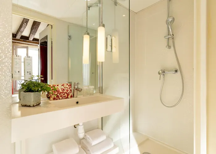 Hotel Des Deux Continents Pariisi