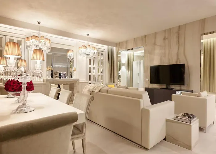 Cozy Apartments In The Center Of Milan Montignoso